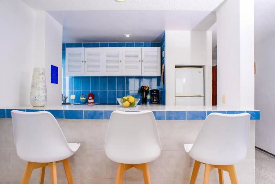 Amazing Oceanviews Beachfrt Condo Walk To Eat, Drink, Play Cancun